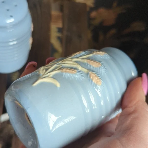 Japanese Vintage Ceramic Salt And Pepper Shakers Light Blue With Wheat Design - Picture 7 of 9
